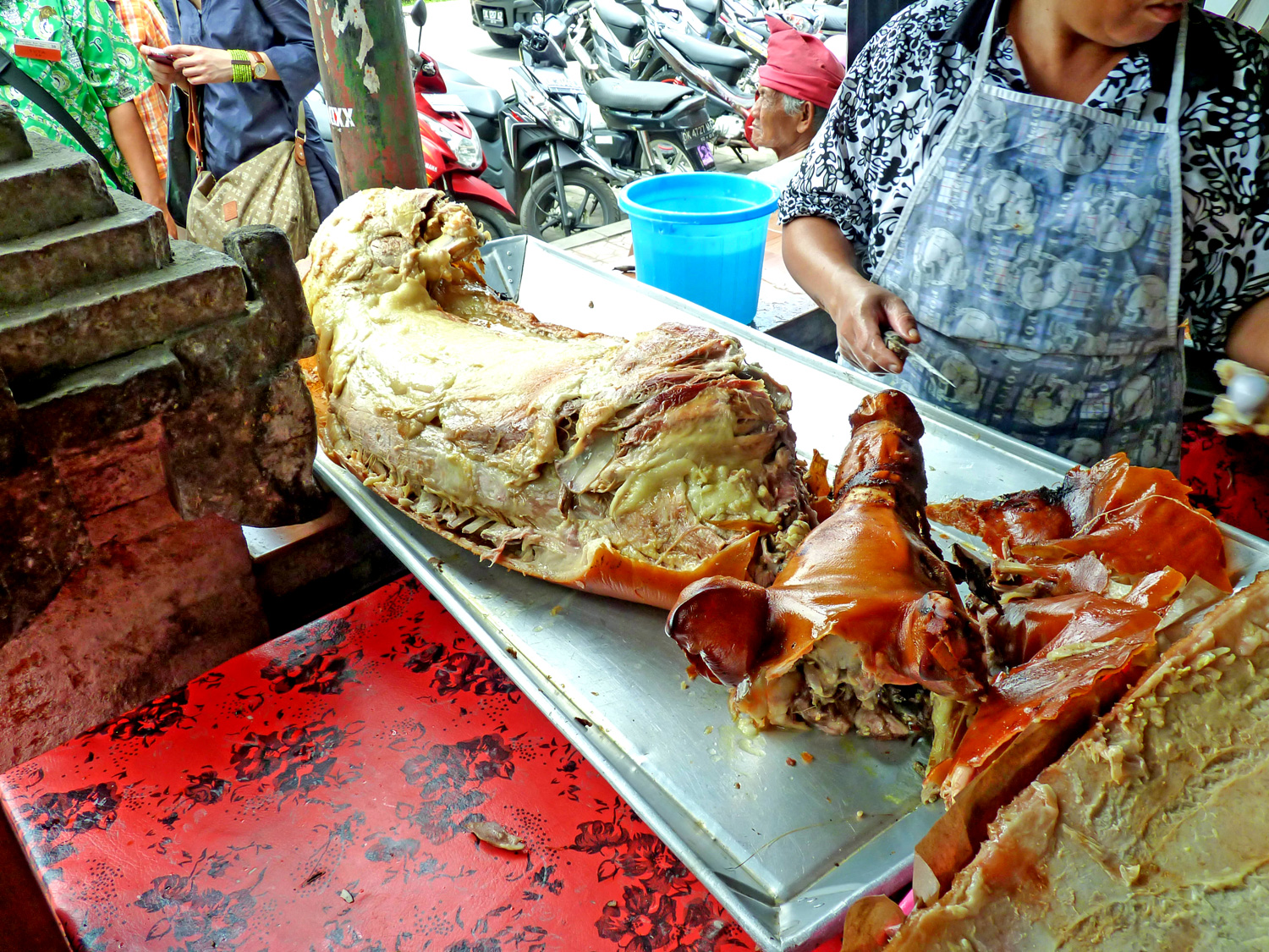 Pietanza tipica Balinese, Indonesia: Babi Guling, maialino allo spiedo