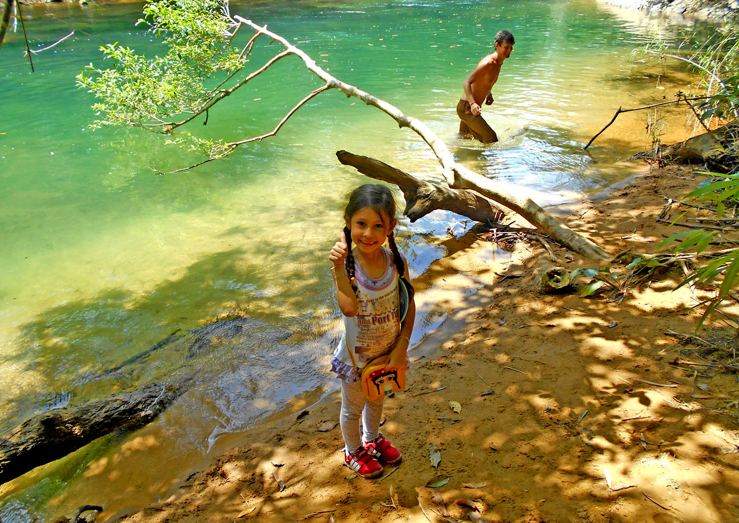 Khao Sok National Park, bagno tra le cascate e i corsi d'acqua della foresta