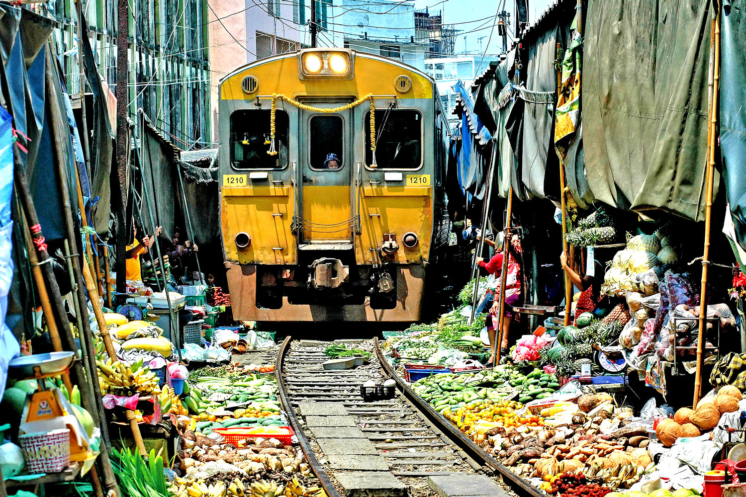 Cosa vedere vicino a Bangkok: Maeklong railway market