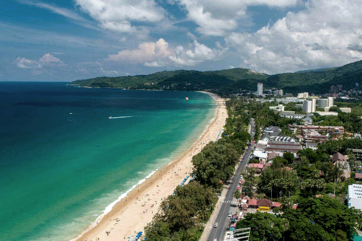 Isola di Phuket dove dormire: spiaggia di Karon